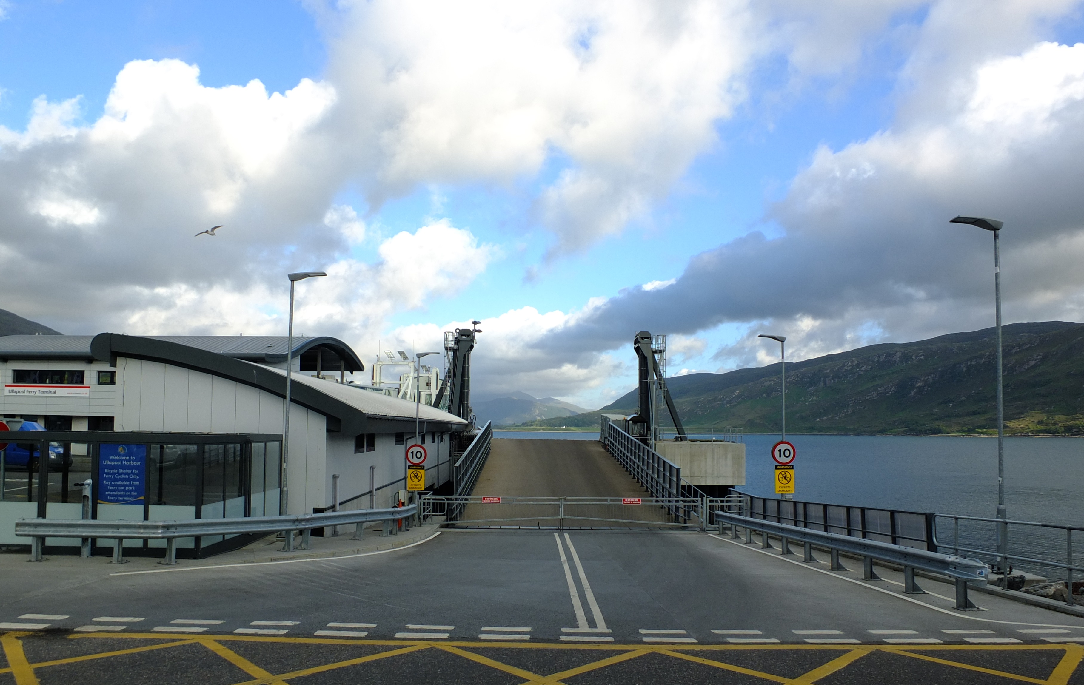 08_ullapool_harbour.jpg